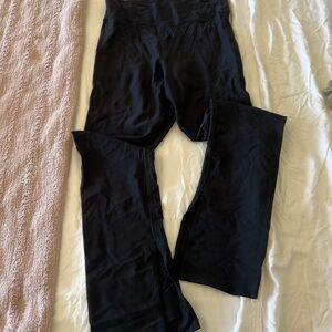 PowerSoft Go-Dry ribbed flared yoga pants Old Navy Size M Petite. Like new